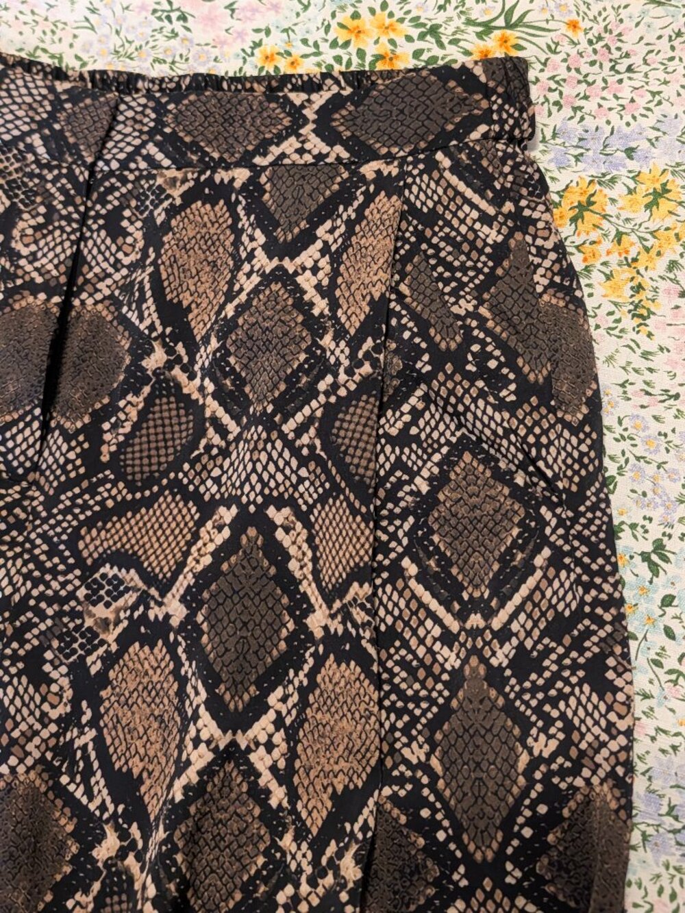 Vivian high rise pleated wide-leg snakeskin-print pant - Picture 2 of 7